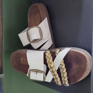 Womens foot bed sandals